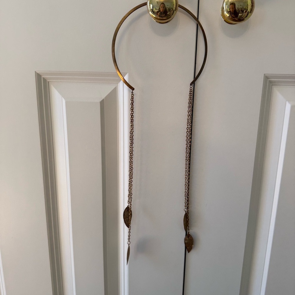 ⭐️ Gold Hoop Necklace with Leaf Pendants